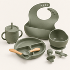 Kit para introdução alimentar verde com 8 peças em fundo off-white Alumi