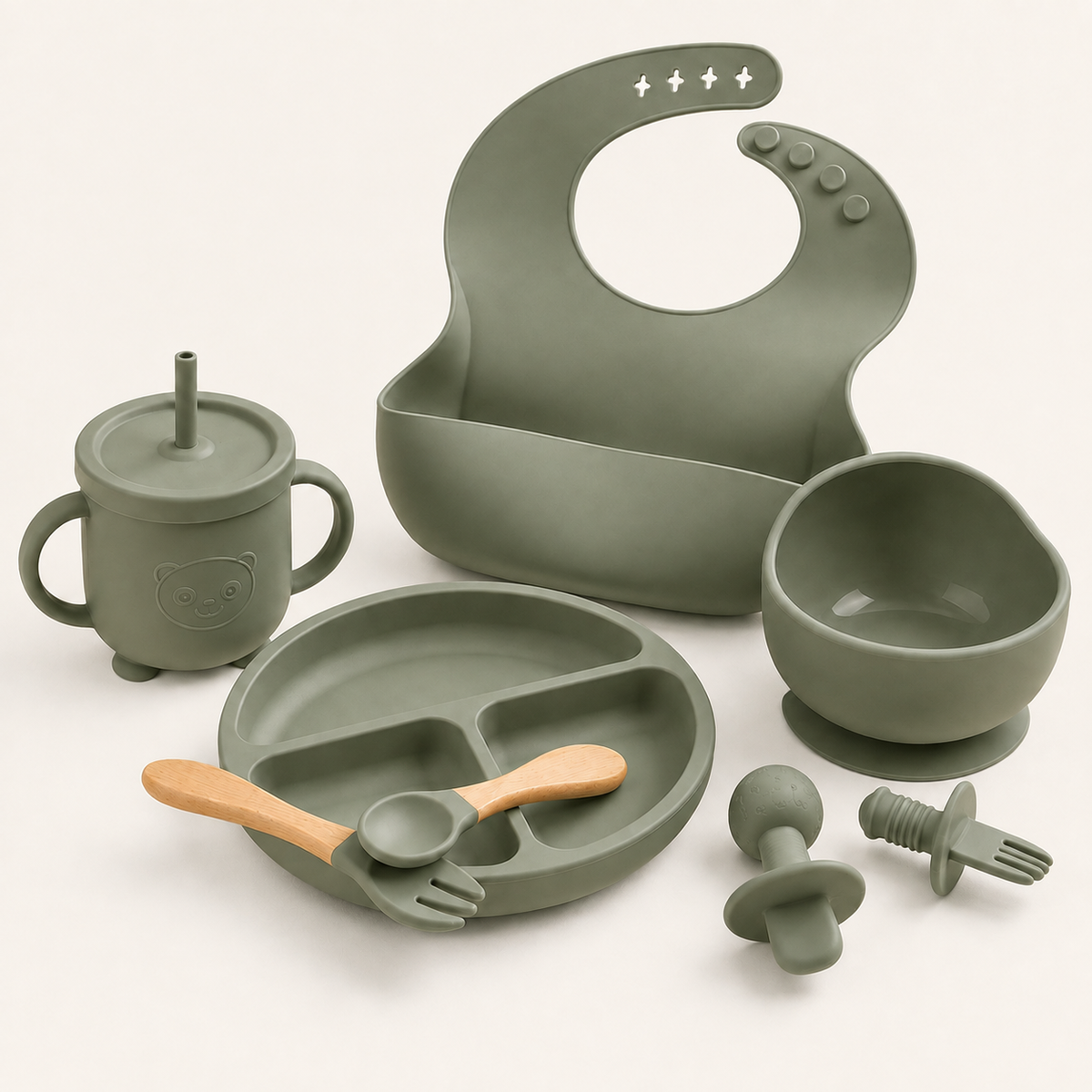 Kit para introdução alimentar verde com 8 peças em fundo off-white Alumi