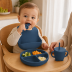 Kit azul escuro organizado para a introdução alimentar do bebê