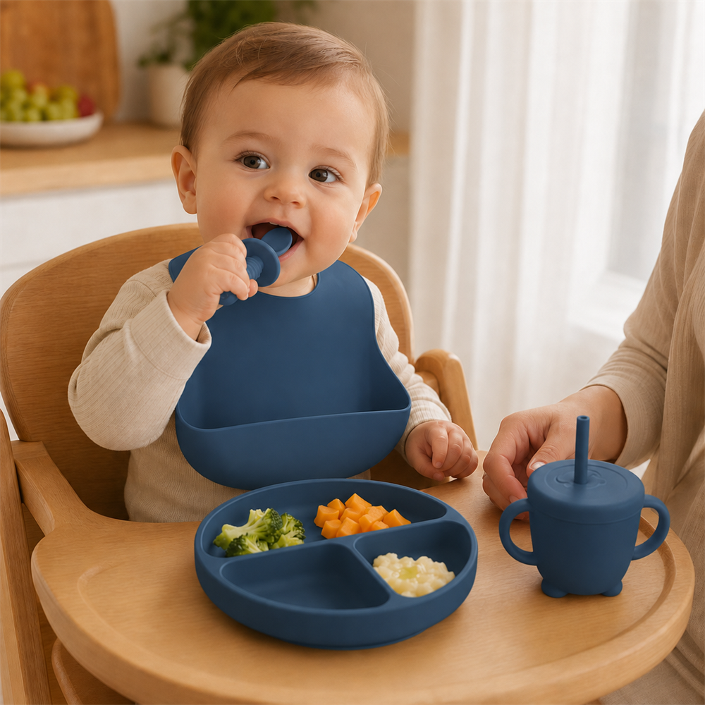 Kit azul escuro organizado para a introdução alimentar do bebê